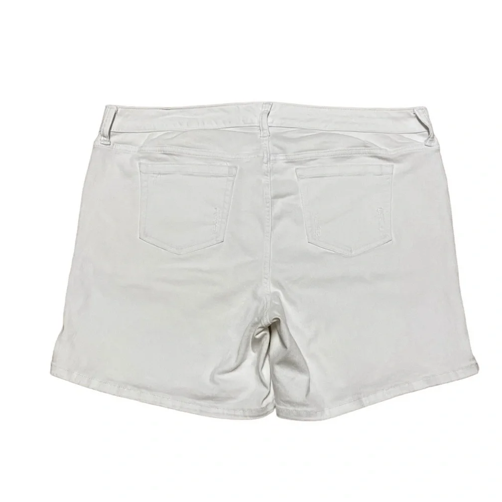 Torrid Jean Shorts Women’s 20 White Denim Distressed Casual Plus Size
